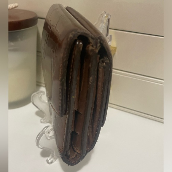 Louis Vuitton monogram Vernis Elise wallet in Carmel Gold - Picture 15 of 16